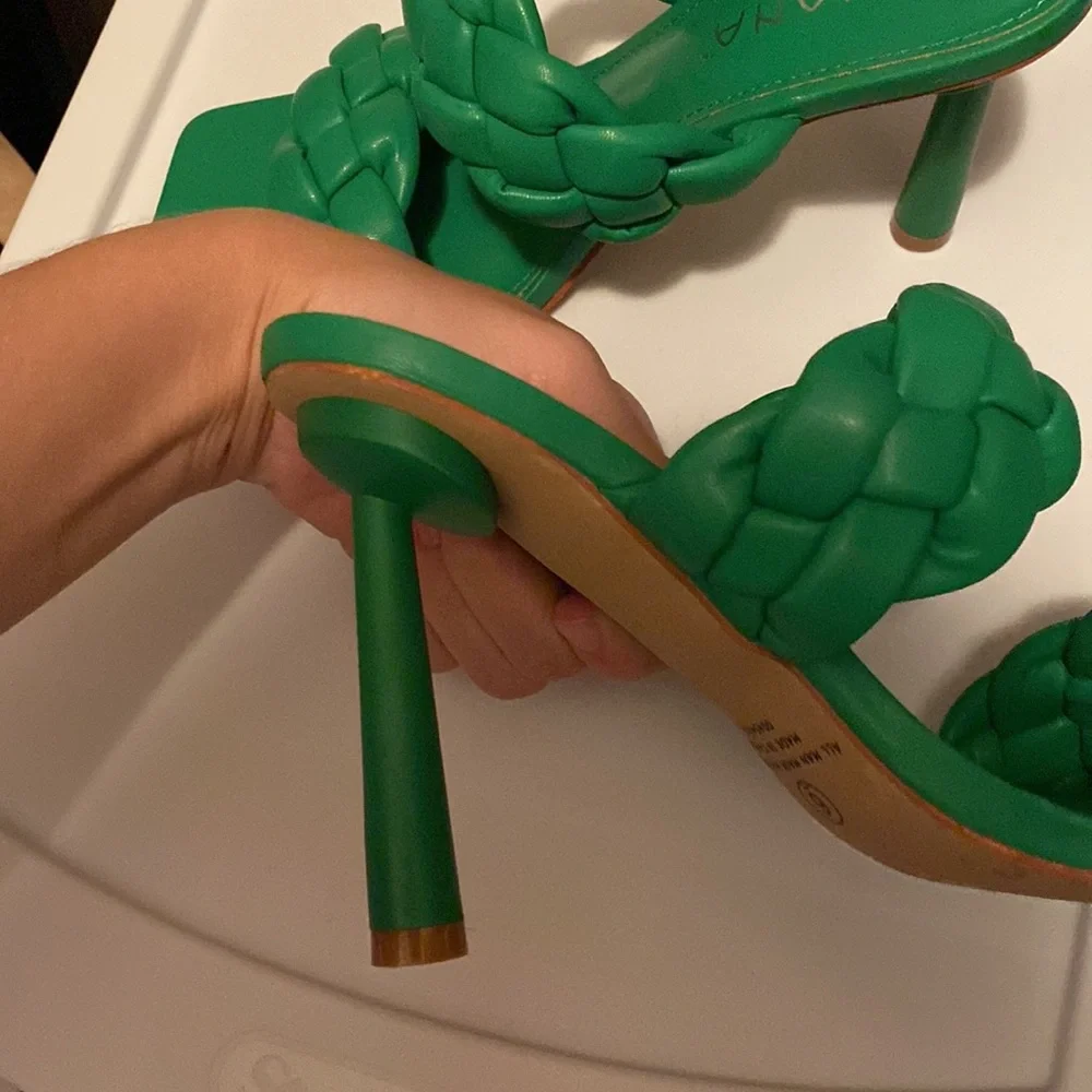 Braided 2 strap Statement Green heels (knock off Steve Madden) - Picture 5 of 8